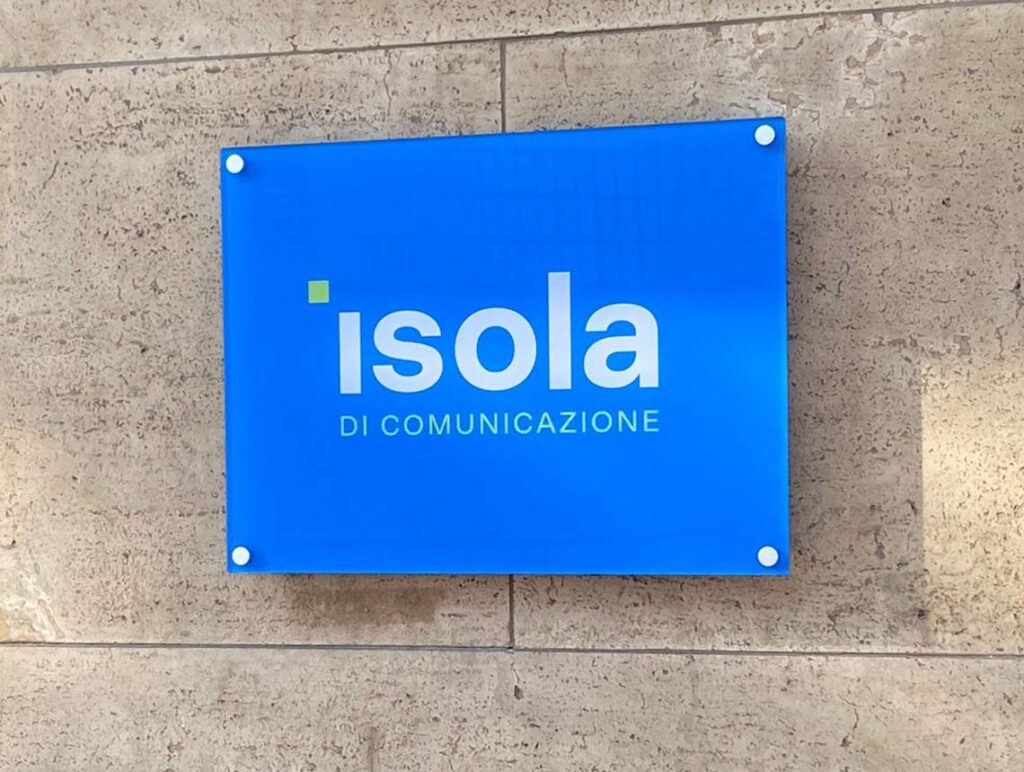 Realizzazione targhe per esterno